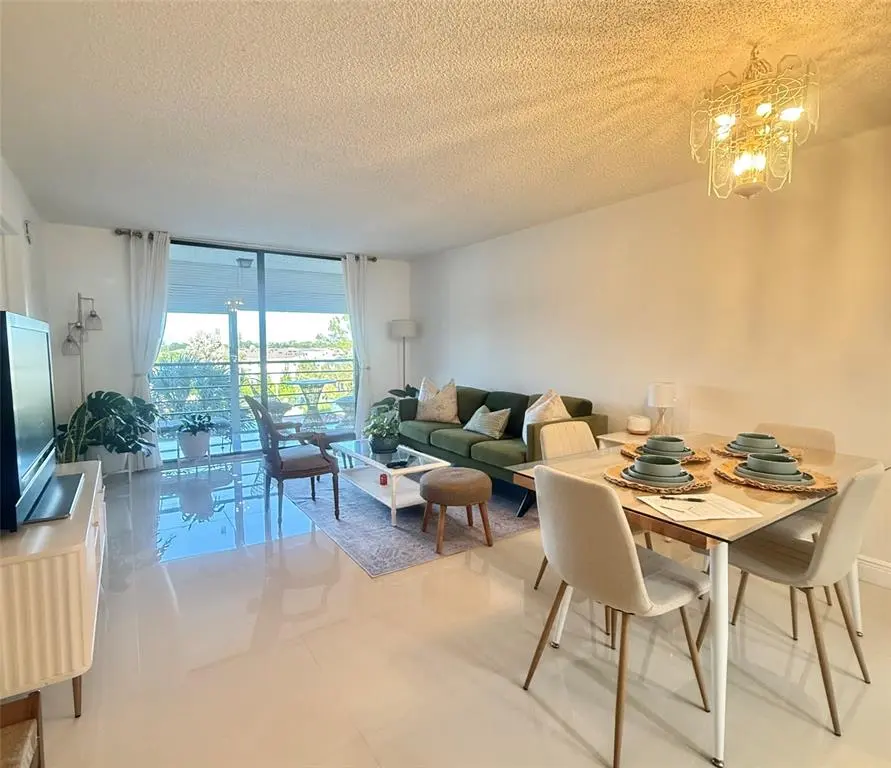 Lake Worth, FL 33467,4640 Lucerne Lakes Blvd #402