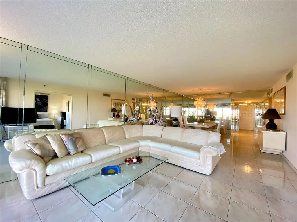 Pompano Beach, FL 33069,4015 W Palm Aire Dr #805
