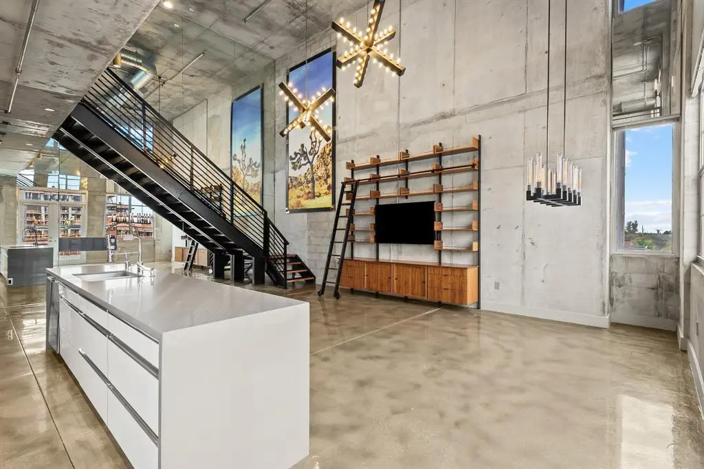 Fort Lauderdale, FL 33301,445 N Andrews Ave #404