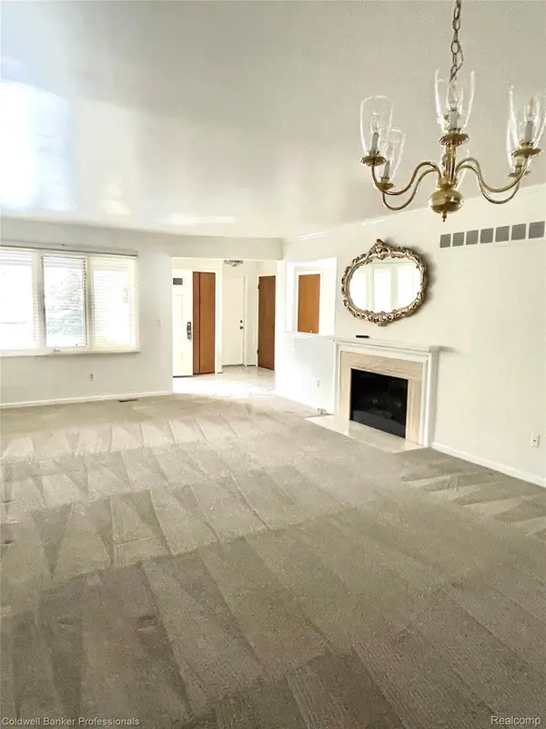 12408 Pinecrest DR, Plymouth, MI 48170