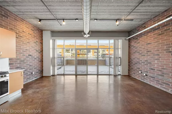 Royal Oak, MI 48067,333 E Parent AVE #16