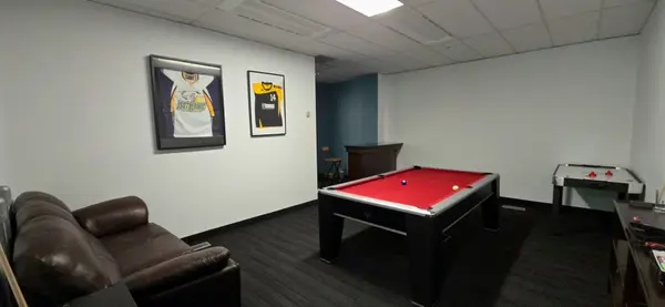 36 York Mills RD, Toronto C12, ON M2P 2E9