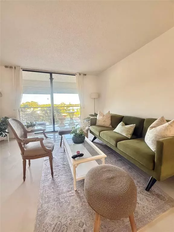 Lake Worth, FL 33467,4640 Lucerne Lakes Blvd #402