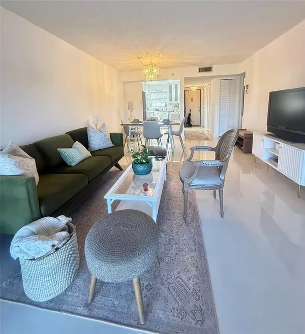 Lake Worth, FL 33467,4640 Lucerne Lakes Blvd #402