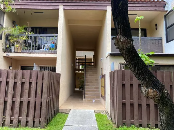 660 W Park Dr #206, Miami, FL 33172