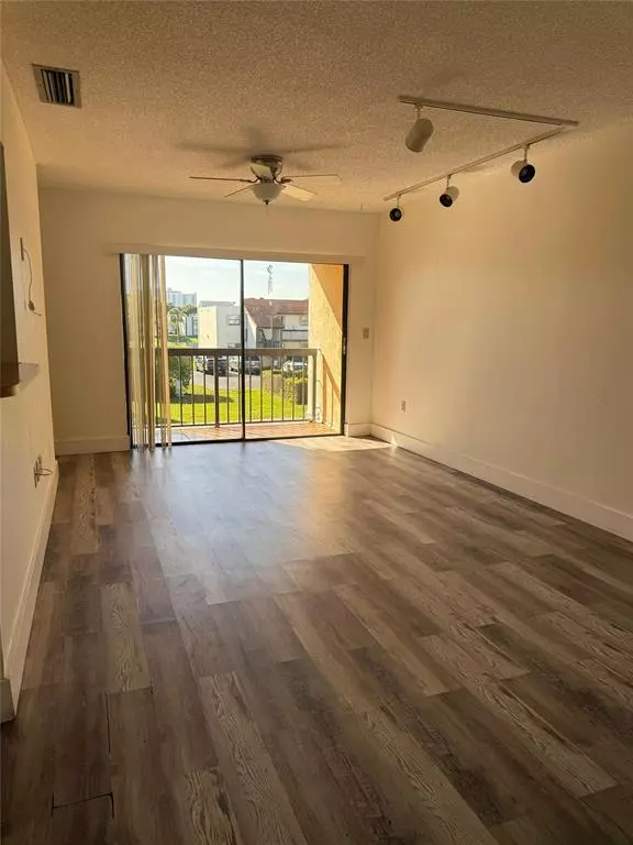 Miami, FL 33172,660 W Park Dr #206