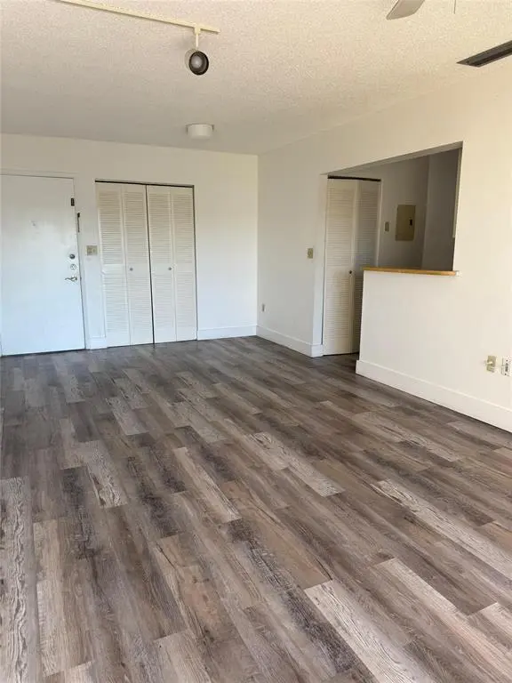 Miami, FL 33172,660 W Park Dr #206