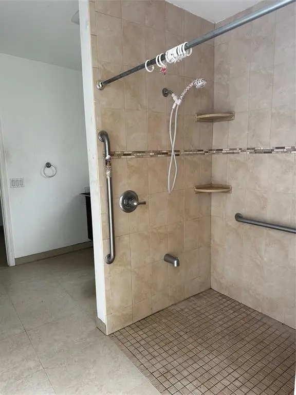 Miami, FL 33129,2828 SW 7th Ave