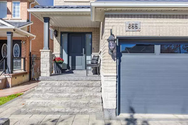 Mississauga, ON L5W 1K2,855 Knotty Pine GRV