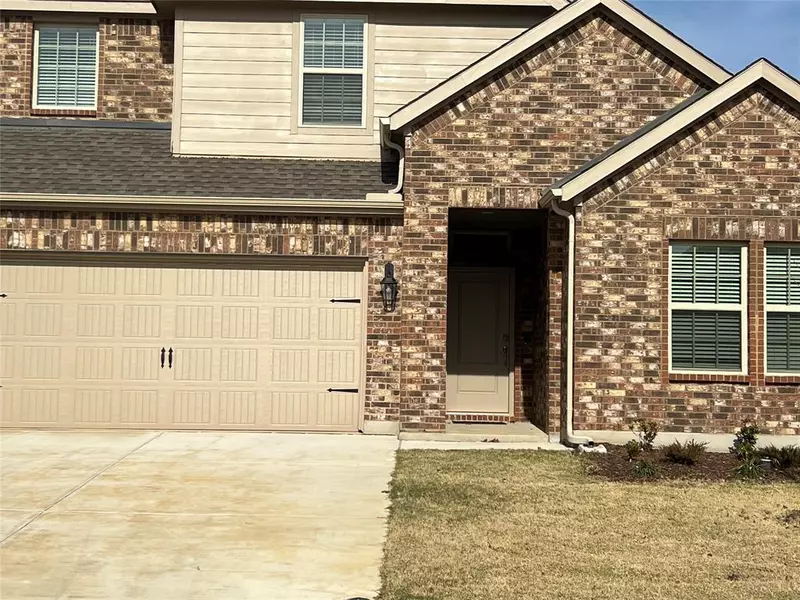 10517 BreezeWay Drive, Aubrey, TX 76227