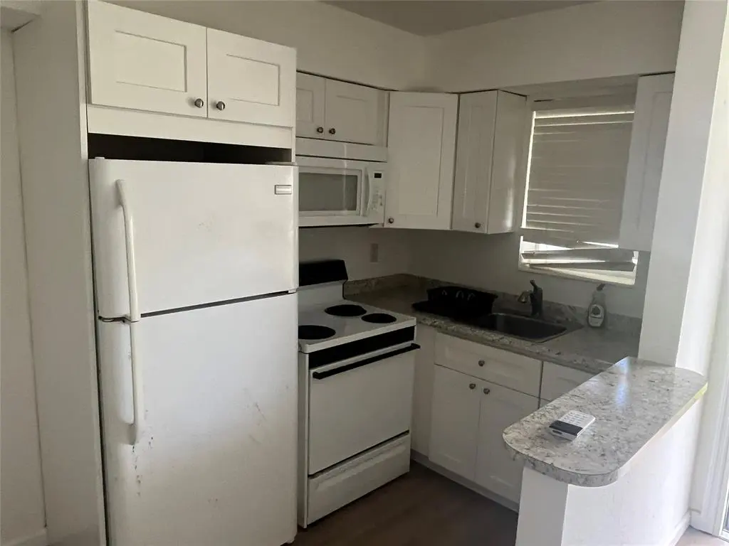 Pompano Beach, FL 33060,113 SE 12th Ave #2