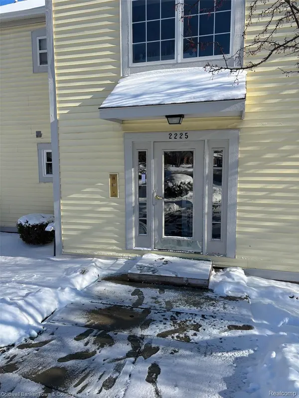 2225 S Huron Pkwy #2, Ann Arbor, MI 48104