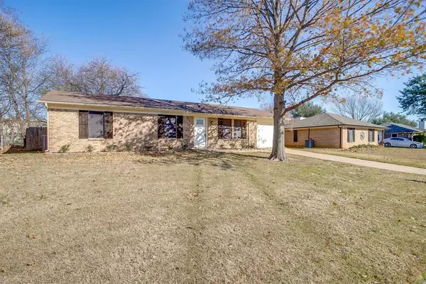 809 Springhill Drive, Burleson, TX 76028