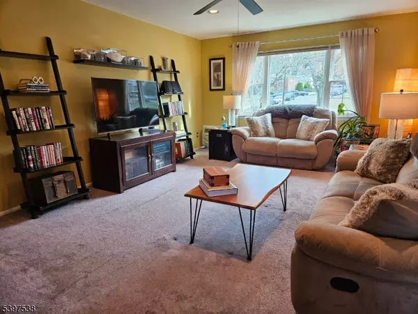 18 Wedgewood Dr #28, Verona Twp., NJ 07044