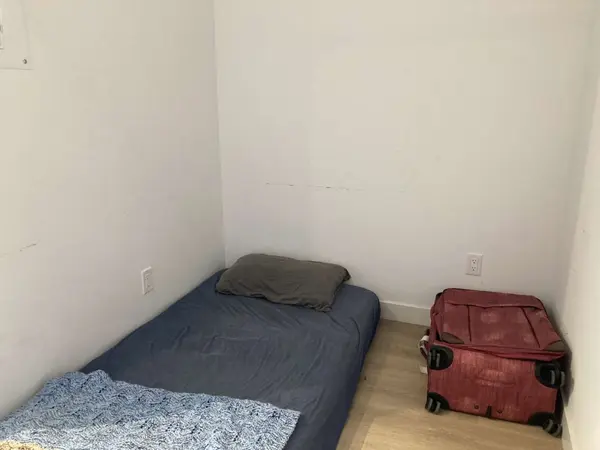 Toronto C01, ON M5V 0P5,215 Queen ST W #902