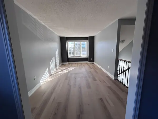 Oshawa, ON L1K 0B9,584 Falconridge DR