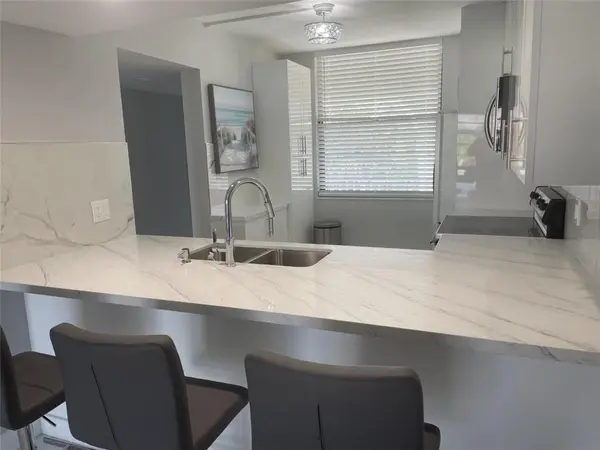 Davie, FL 33324,1721 Whitehall Dr #404