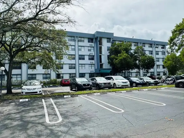 Coral Springs, FL 33065,2401 Riverside Dr #212B