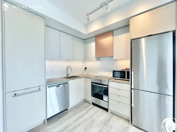 Toronto W08, ON M9B 0E3,10 Gibbs RD #711