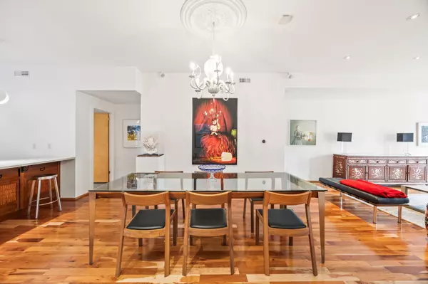 Toronto W01, ON M6R 1W8,2068 Dundas ST W #Upper