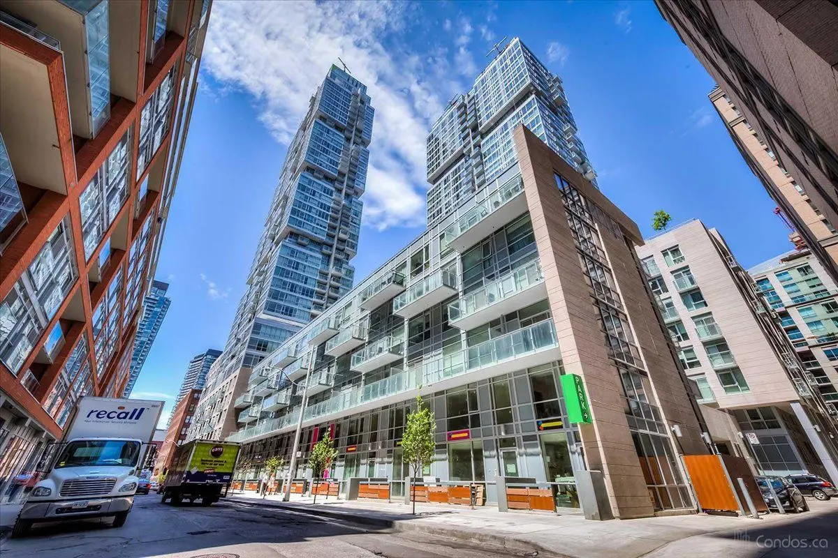 Toronto C01, ON M5V 0H5,30 Nelson ST #2005