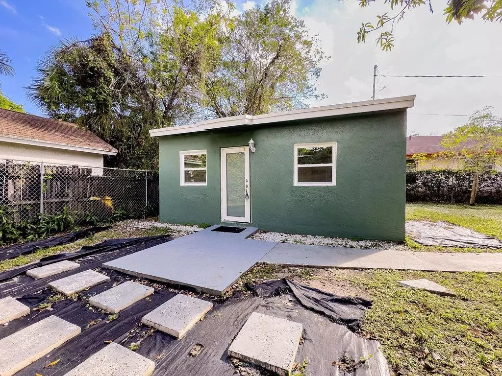 Fort Lauderdale, FL 33304,1230 NE 2nd