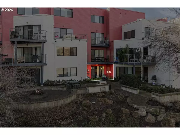 Portland, OR 97209,720 NW NAITO PKWY #D-17