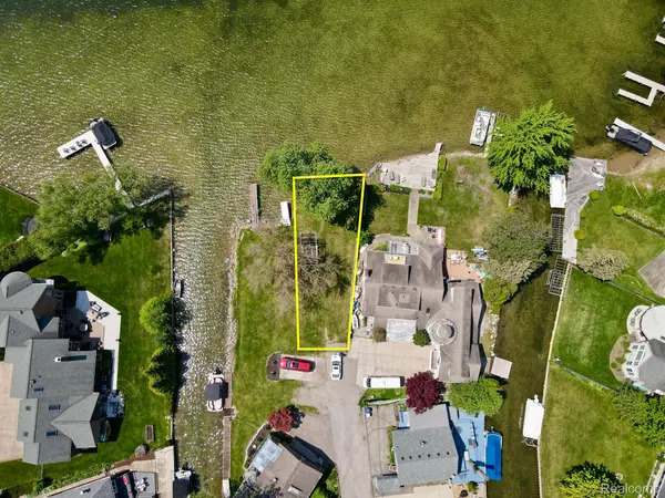 Waterford, MI 48328,1384 Rossdale