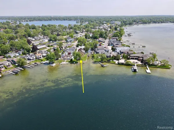 Waterford, MI 48328,1384 Rossdale