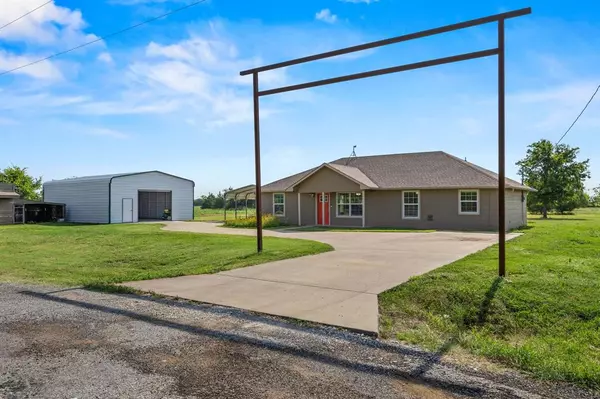 Dodd City, TX 75438,818 N Main Street