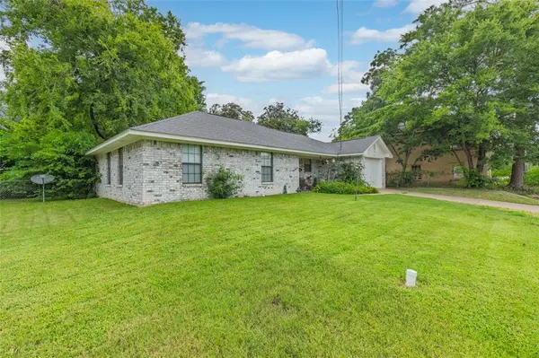 133 Kyle Street, Sulphur Springs, TX 75482