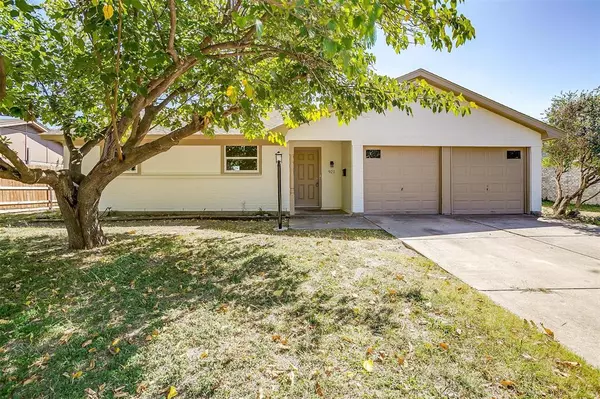 Burleson, TX 76028,921 Willow Circle S