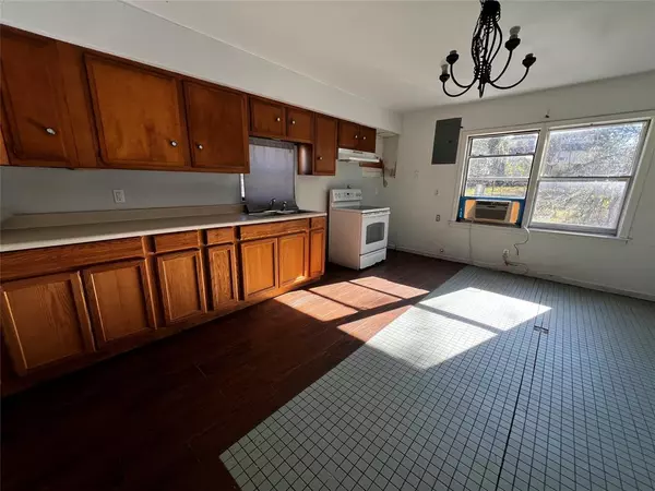 Denison, TX 75021,612 E Gandy Street