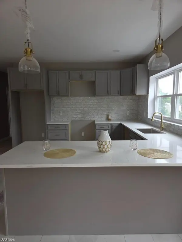 East Orange City, NJ 07017,118 N Grove St