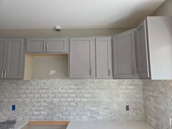 East Orange City, NJ 07017,118 N Grove St