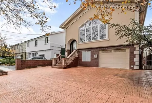 Brooklyn, NY 11234,16 Montana PL