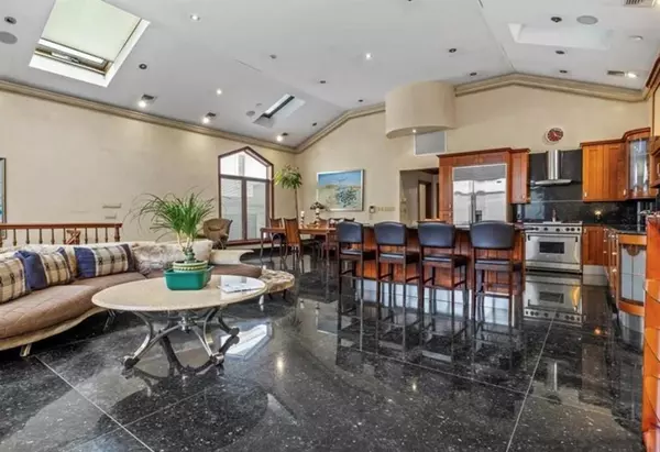 Brooklyn, NY 11234,16 Montana PL