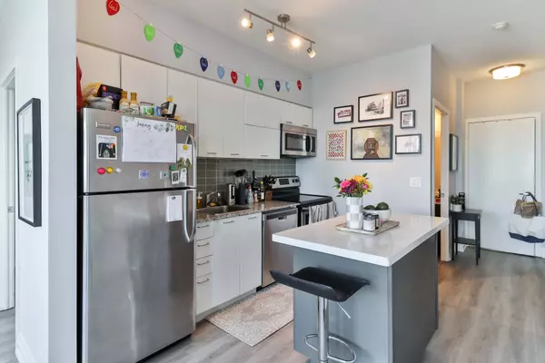 Toronto C01, ON M6K 0A5,38 Joe Shuster WAY #2212