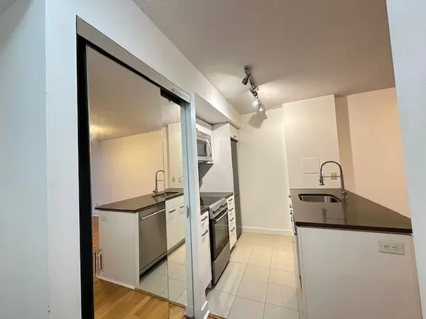 Toronto C01, ON M5V 1P7,295 Adelaide ST W #1601