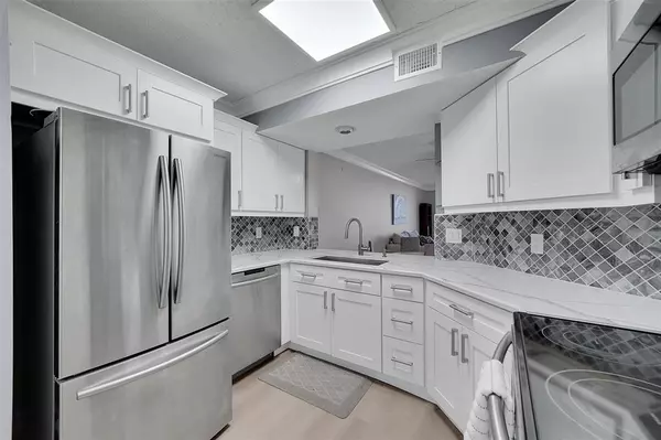 Oakland Park, FL 33309,116 Lake Emerald Dr #401