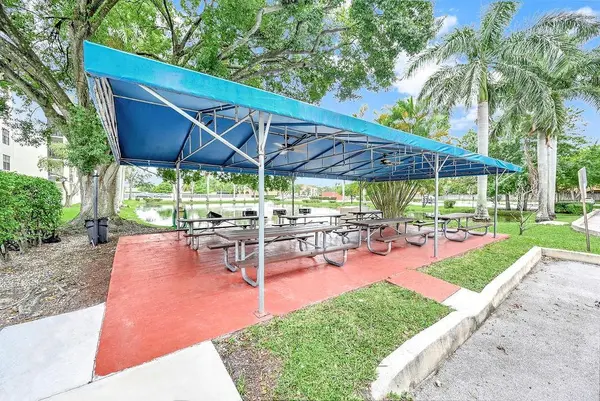 Tamarac, FL 33319,6195 Rock Island Rd #215