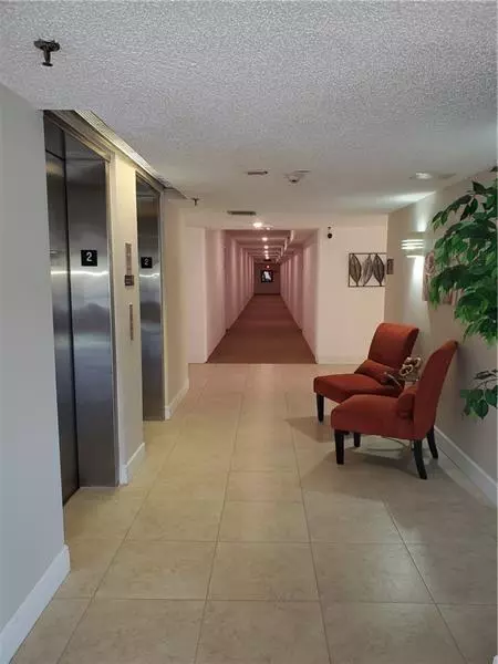 Boca Raton, FL 33428,9233 SW 8th St #220