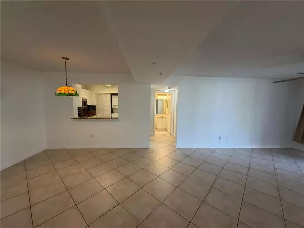 Hollywood, FL 33019,2731 Ocean Club Blvd #107