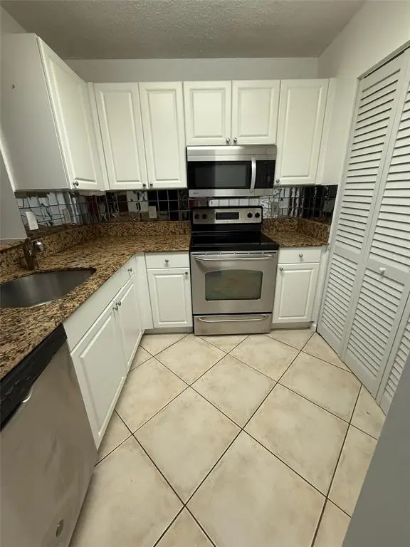 Hollywood, FL 33019,2731 Ocean Club Blvd #107