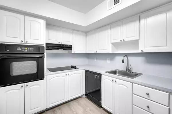 Sunny Isles Beach, FL 33160,100 Kings Point #1405