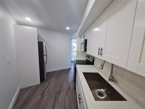 Lauderhill, FL 33319,6911 ENVIRON BVD #2M