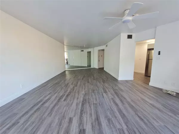 Lauderhill, FL 33319,6911 ENVIRON BVD #2M