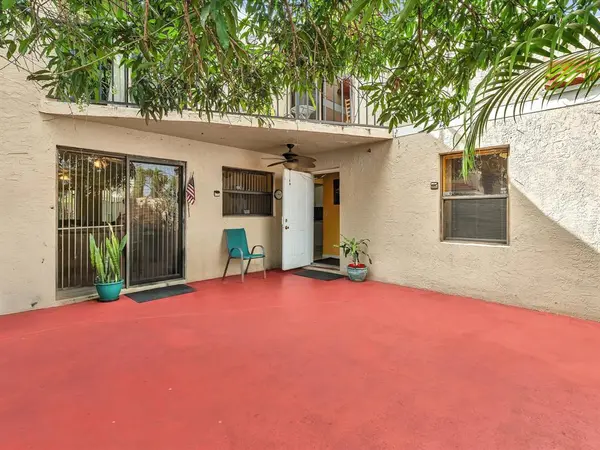 Delray Beach, FL 33445,3975 Village Dr #B