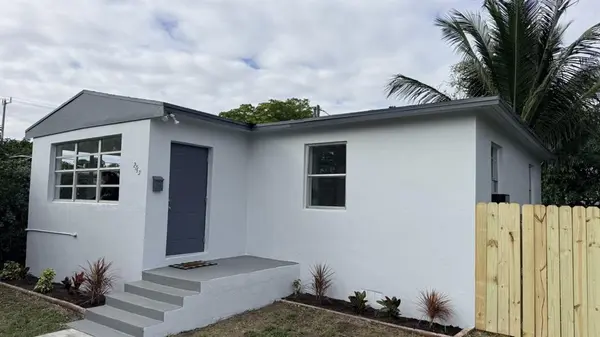 Hollywood, FL 33020,2745 Funston St