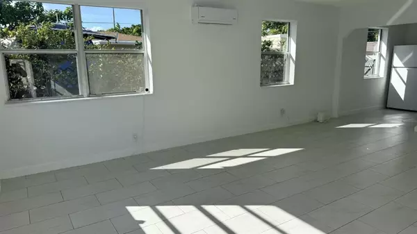 Hollywood, FL 33020,2745 Funston St